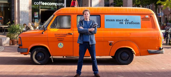 Man met de microfoon